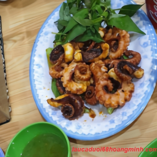 MỰC TUỘT NƯỚNG MUỐI ỚT